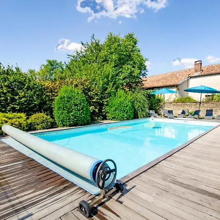 Aube Au Holiday home *